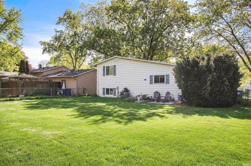 1426 Quincy Dr, Mishawaka, IN 46544-6252