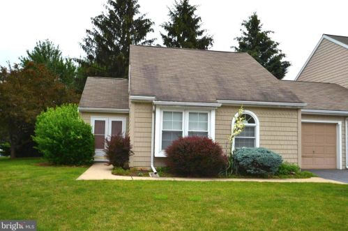 285 Crescent Dr, Swatara, PA 17033-2335