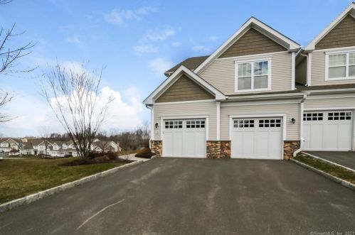 10 Lockwood Cir, Bethel, CT