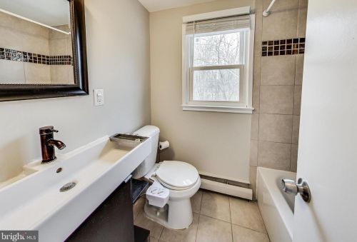 4326 Granby Rd, Woodbridge VA  22193-2514 exterior
