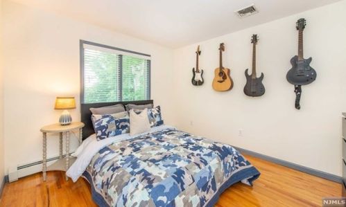 122 Woodside Ave, Ridgewood NJ 07450-5028 exterior