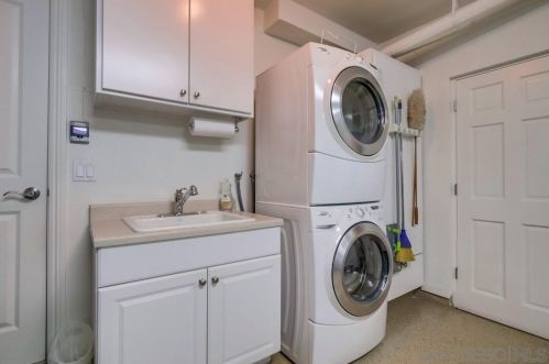 7060 Dennison St, San Diego CA 92122-2431 exterior