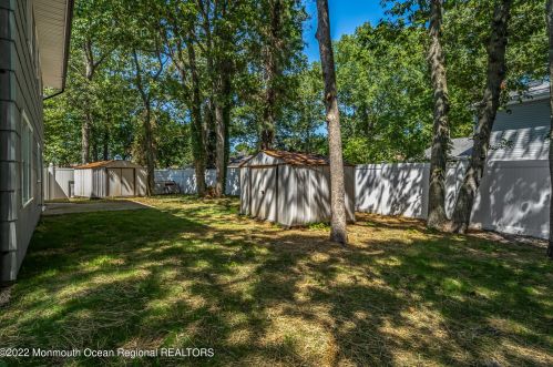 520 Wynnewood Rd, Lacey NJ  08731-1531 exterior