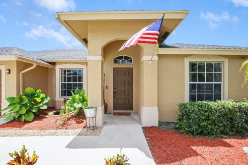 236 Park Rd, West Palm Beach, FL 33411-4742