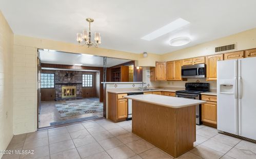 1347 Louisiana St, Tucson, AZ 85706-1242