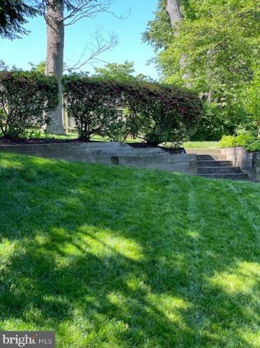2134 Powhatan St, Falls Church, VA 22043-1909