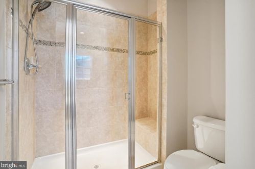 1739 Rockledge Ter, Woodbridge VA  22192-2512 exterior