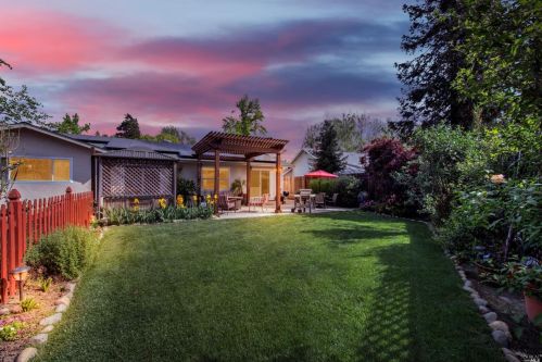 1000 Woodridge Dr, Vacaville CA  95687-6440 exterior