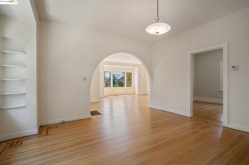 644 55 St, Oakland CA 94609-1601 exterior