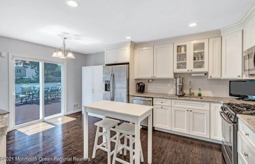 5 Coach Dr, Hazlet NJ  07730-1806 exterior