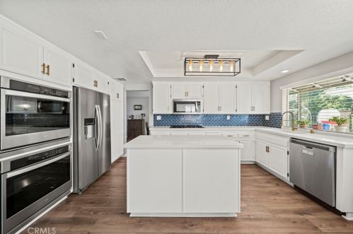 22114 Pamplico Dr, Santa Clarita CA  91350-2186 exterior