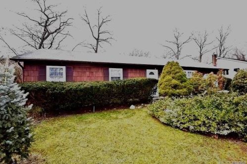 56 Babylon Dr, Scotts Beach, NY 11789-3151