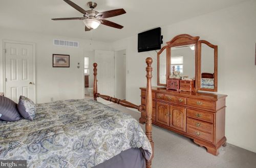 6550 Baywood Dr, Harrisburg PA 17111-6894 exterior