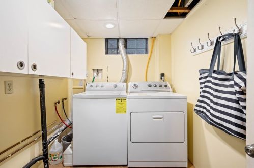 255 Cascade Rd, Pittsburgh PA  15221-4439 exterior