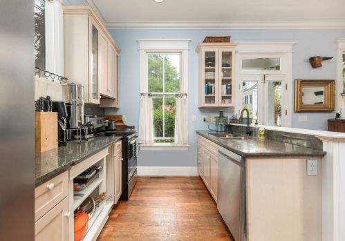 75 Sowell St, Mount Pleasant SC  29464-2660 exterior