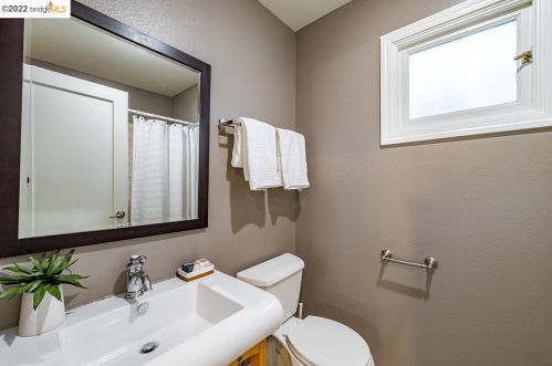 550 25th St, Oakland CA  94606-3336 exterior