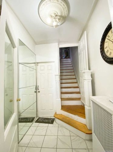 92-13 107th Ave, Jamaica, NY 11417-1318