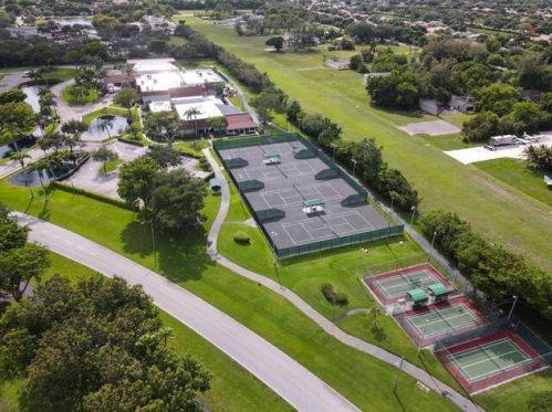 7260 Kinghurst Dr, Delray Beach FL  33446-2971 exterior