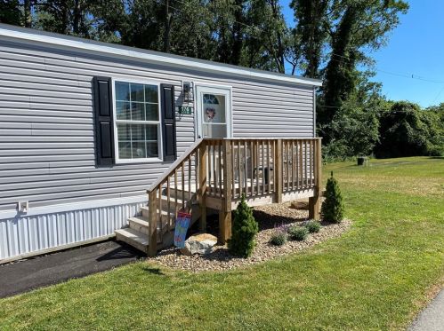 176 Cardinal Dr, Jeannette, PA 15644-3191