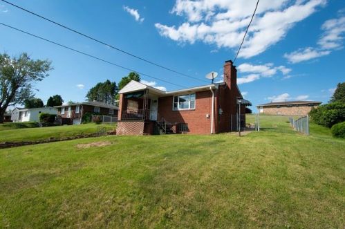 220 Arlington Dr, Canonsburg, PA 15317-1824