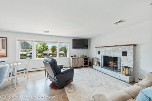 32 Royal Dr, Bricktown NJ  08723-6731 exterior