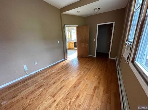 81 Paterson Ave, Paterson NJ 07522-1435 exterior