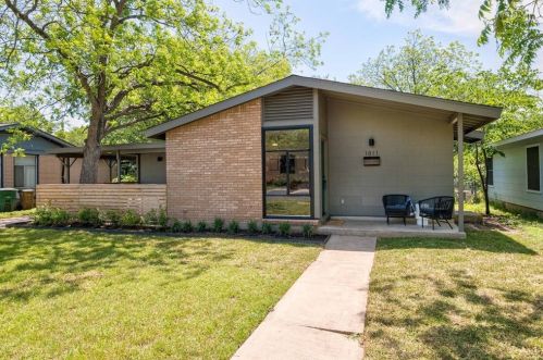 1811 Forest Hill Dr, Austin TX  78745-1720 exterior