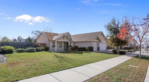 3015 Wren Ave, Visalia CA  93291-8714 exterior