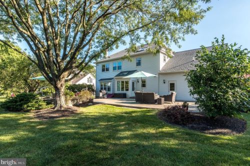 732 Castlewood Dr, Dresher PA 19025-2015 exterior