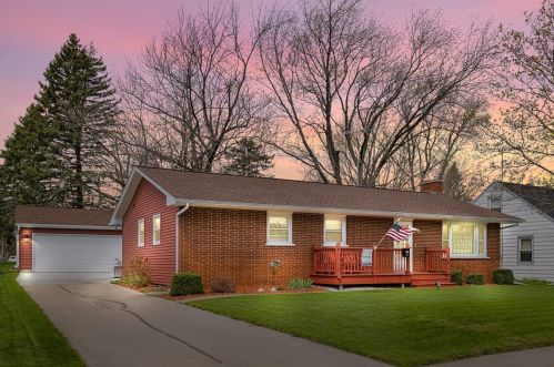 516 Hamburg St, Ripon, WI 54971-1022
