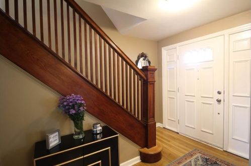 996 Peermont Ave, Pittsburgh, PA 15216-2210