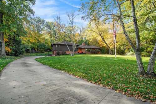 16450 Valley Trl, Mishawaka, IN 46544-6449