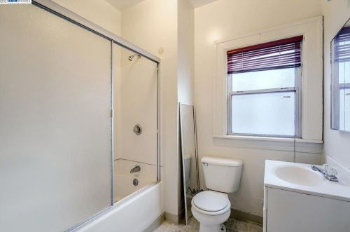 478 36 St, Oakland CA 94609-2327 exterior