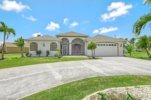 819 3rd Pl, Cape Coral, FL 33990-1513
