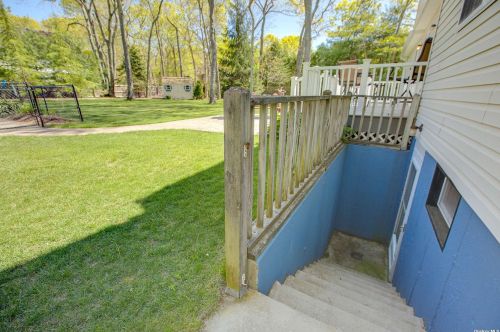 81 Drew Dr, Eastport NY  11941-1334 exterior