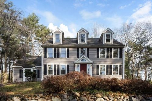 77 Meadow Brook Rd, Hingham, MA 02061-2729