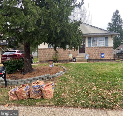 119 Fitzwatertown Rd, Willow Grove, PA 19090-2301