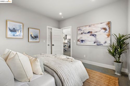 1077 57th St, Oakland CA  94608-2744 exterior