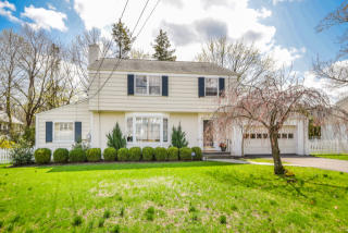 21 Maple Hill Dr, Larchmont, NY 10538-1613