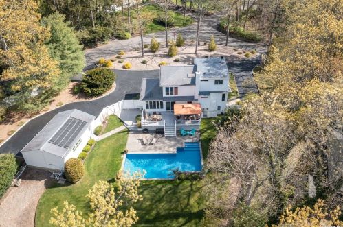 31 Craig Dr, Huntington Station NY 11746-4704 exterior