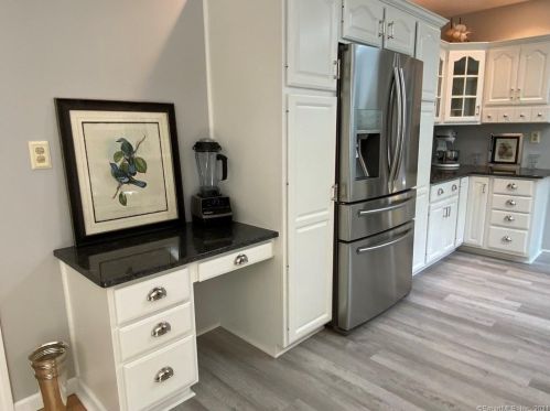 8 Cypress Rd, Uncasville CT  06382-1420 exterior