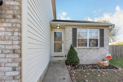219 Isaac Tharp St, Pataskala, OH 43062-8963