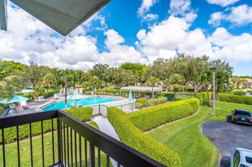 5186 Golfview Ct, Delray Beach, FL 33484-8367