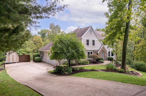 8458 Greenleaf Dr, Cincinnati, OH 45255-5608