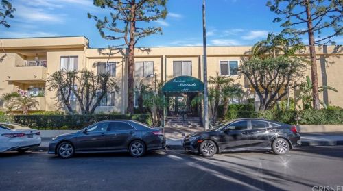 5328 Newcastle Ave, Van Nuys CA 91316-3003 exterior