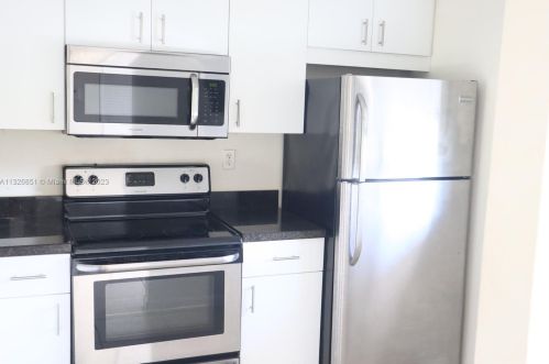 10644 10th St, Hollywood, FL 33026-3912