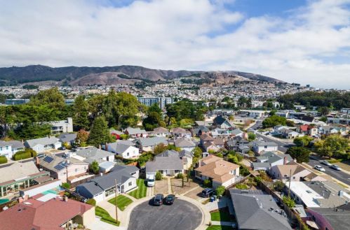 9 Hillcrest Ct, South San Francisco CA  94080-3120 exterior