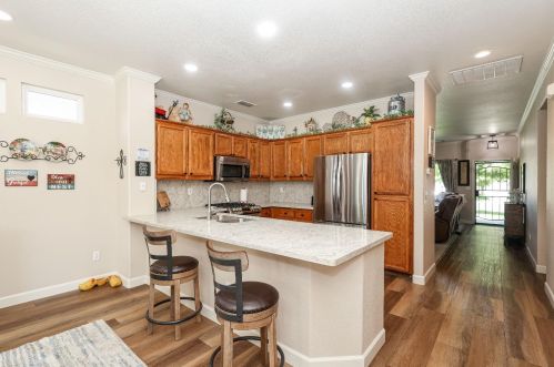 3387 Four Seasons Dr, Turlock CA  95382-9713 exterior