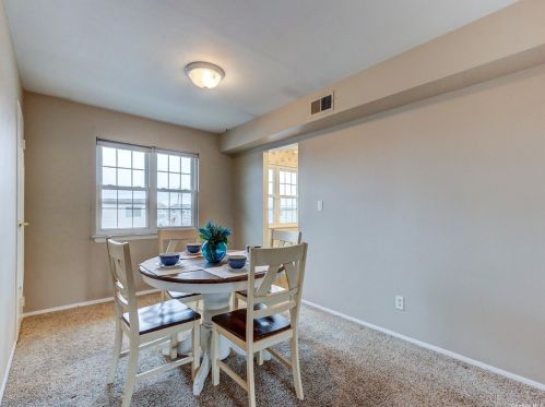 131 Mariners Way, Copiague, NY 11726-5111