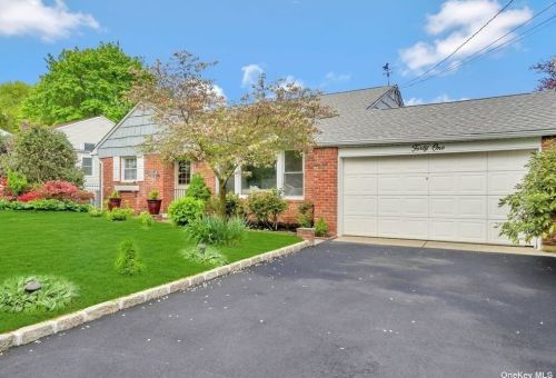 41 Sideview Dr, Muttontown, NY 11771-3612
